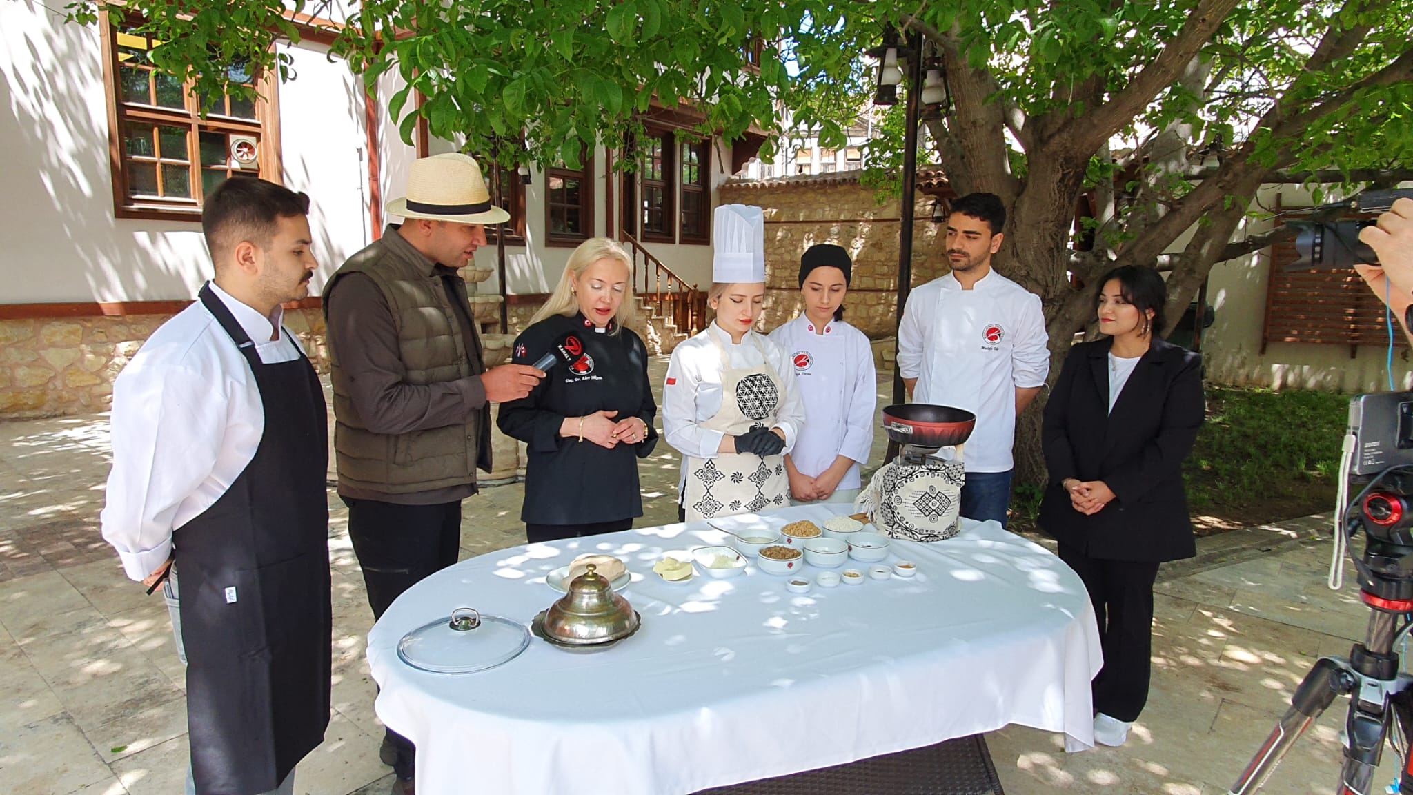 DÜNYANIN TADINI TURİZM FAKÜLTEMİZE BAĞLI YÜCEBIYIKLAR KONAĞIMIZDA AĞIRLADIK 