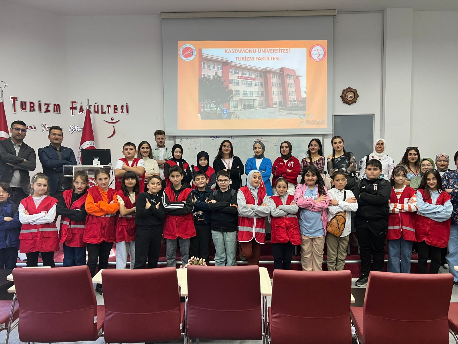 Genç Kızılay Topluluğu ve Çocuk Üniversitesi Projesi Kapsamında Kuzeykent Ortaokulu Öğrencilerini Ağırladık
