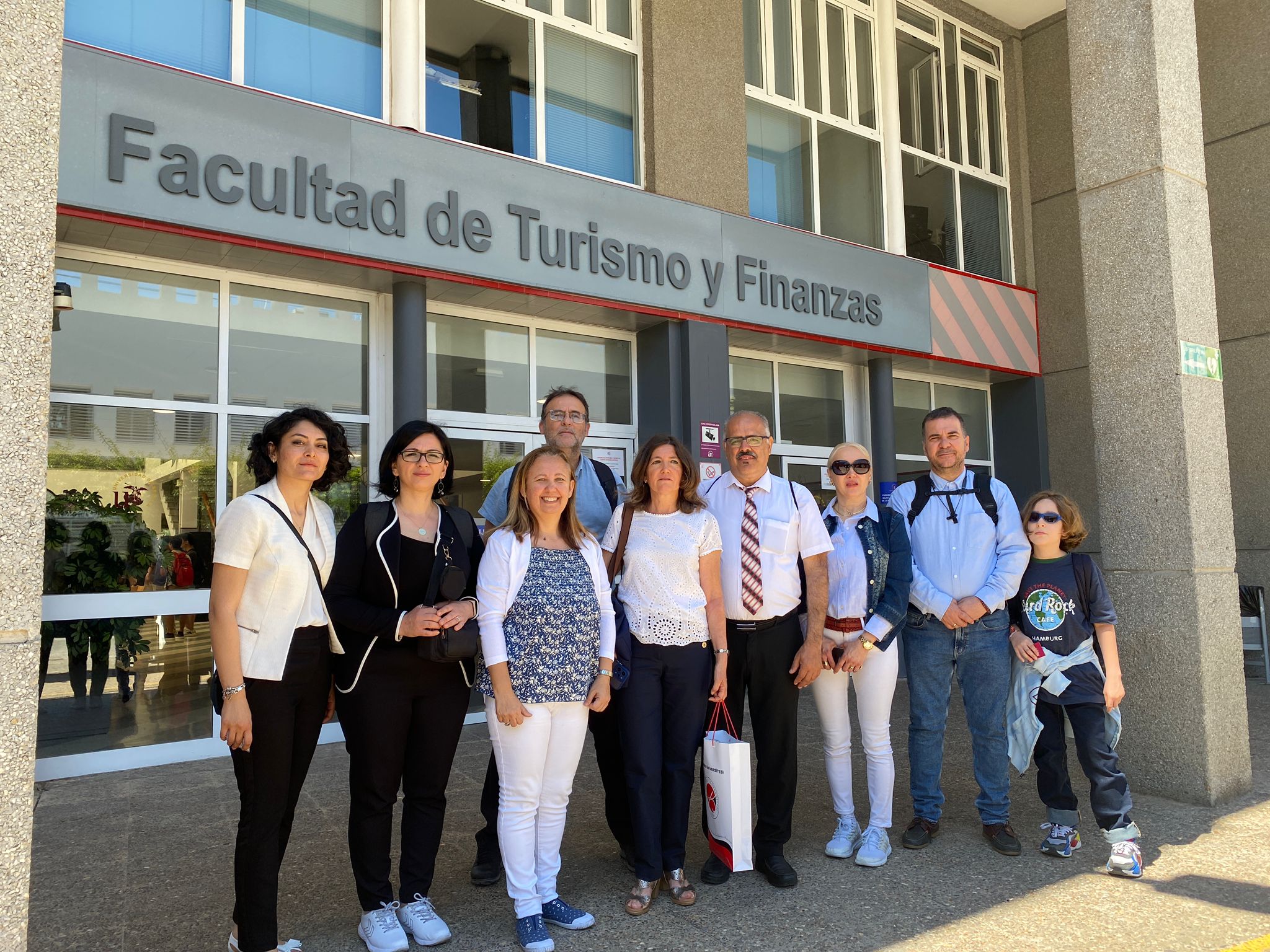 ENSUR-HOST Erasmus+ Yetişkin Eğitiminde İşbirlikleri Ortaklıkları Projesinin Yönetim Ara Toplantısı Seville Üniversitesi’nde (İspanya) Gerçekleştirildi